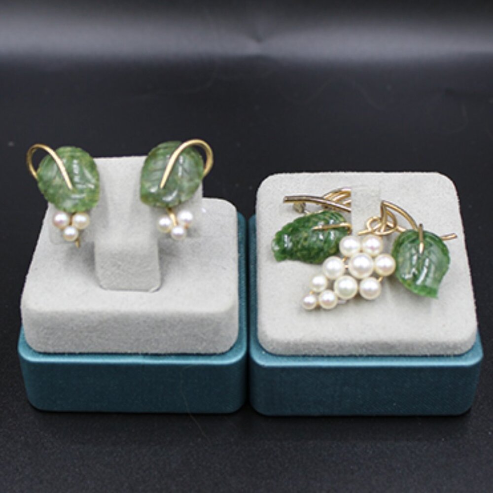 KREMENTZ JADE AND PEARL BROOCH AND EARRINGS